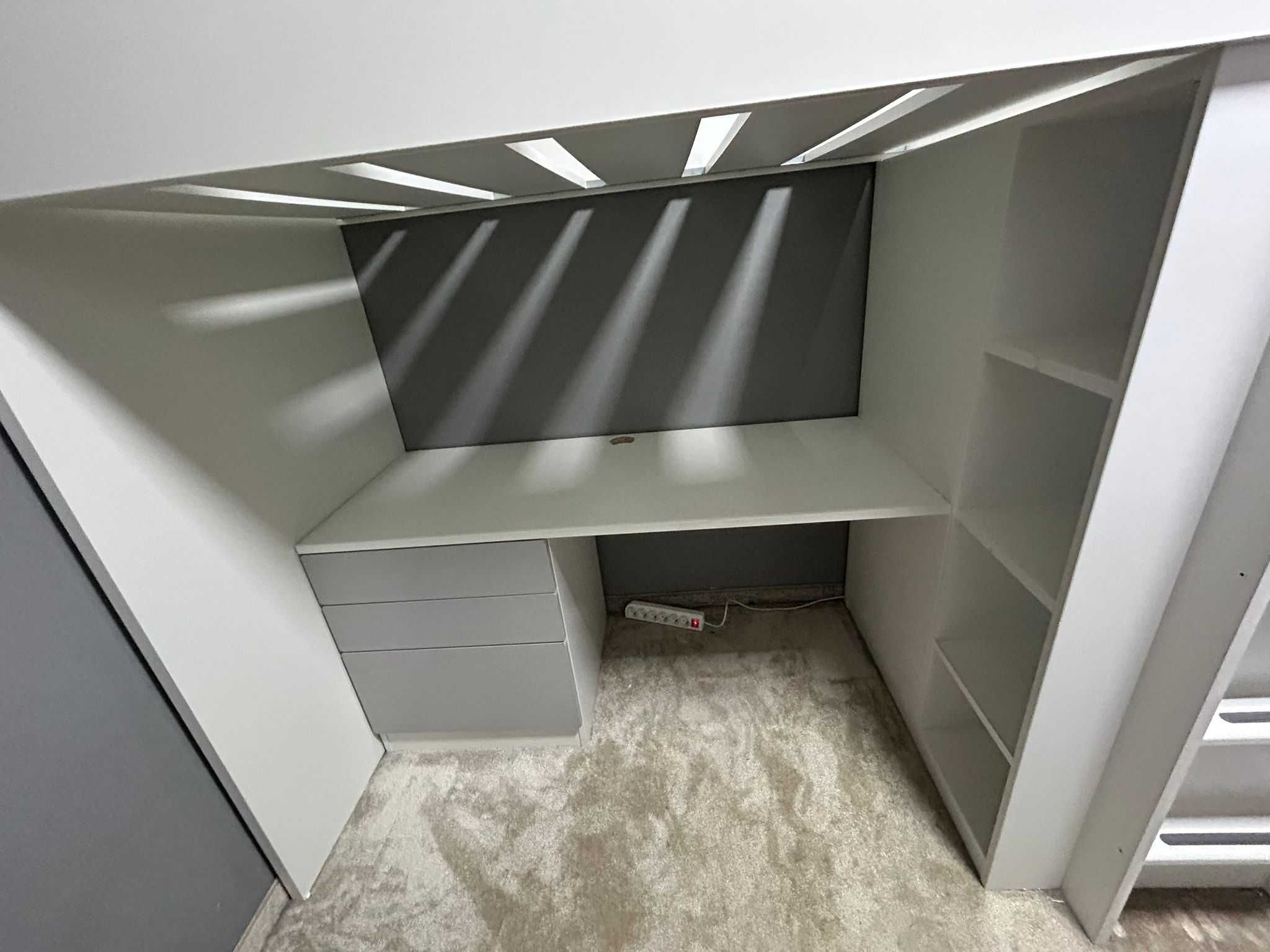 Łóżko piętrowe/antresola IKEA SMÅSTAD, białe/szare, bez materaca