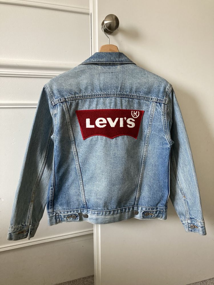 Kurtka Levi’s / Jasny jeans / Rozmiar 34 XS