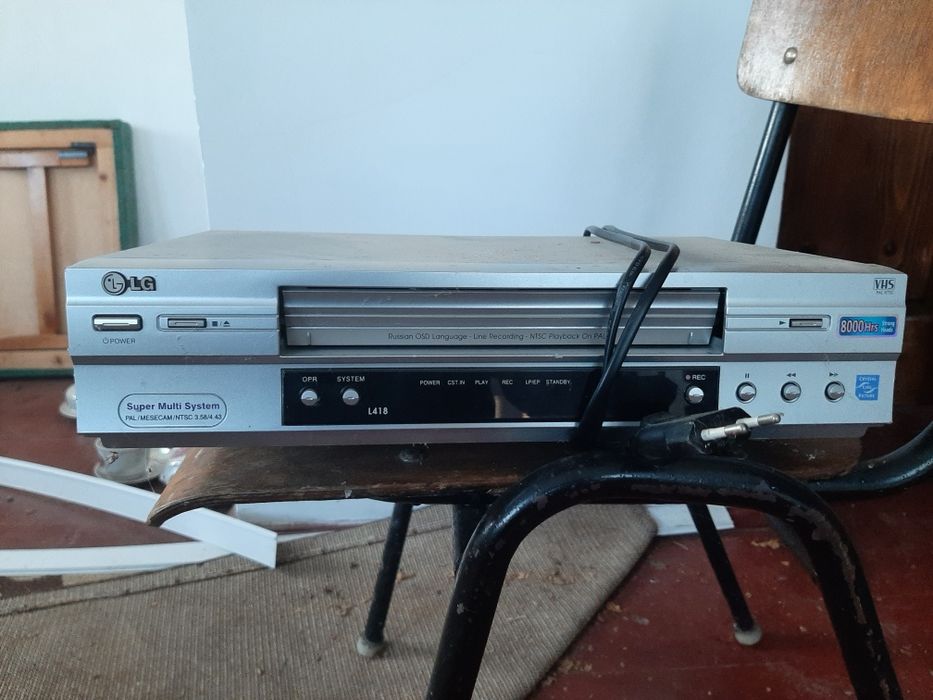 Відеоплеєр,та колонки ,все працює.