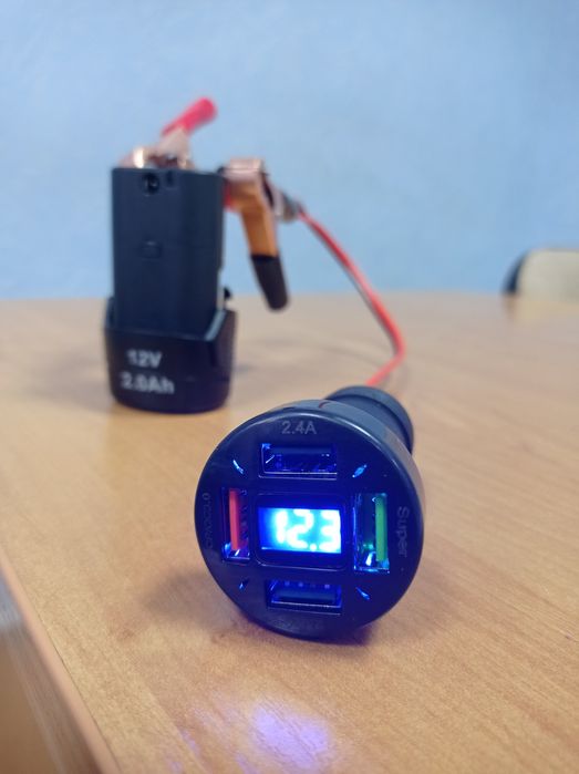Usb адаптер в автомобільний прикурювач з вольтметром