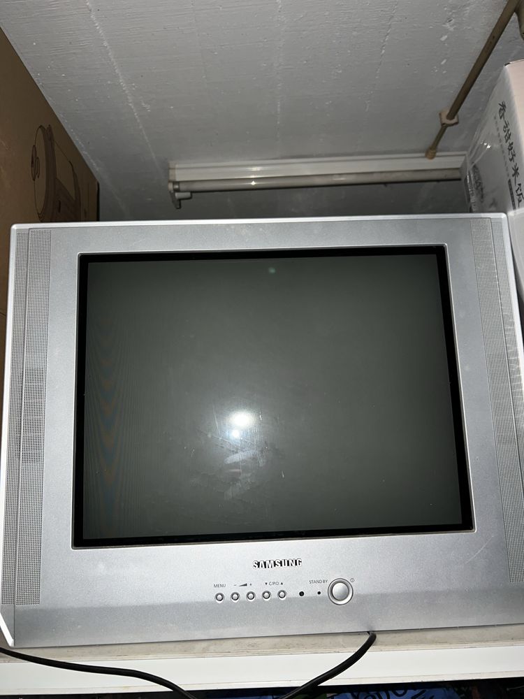 Televisor antigo Sony e/ou Samsung