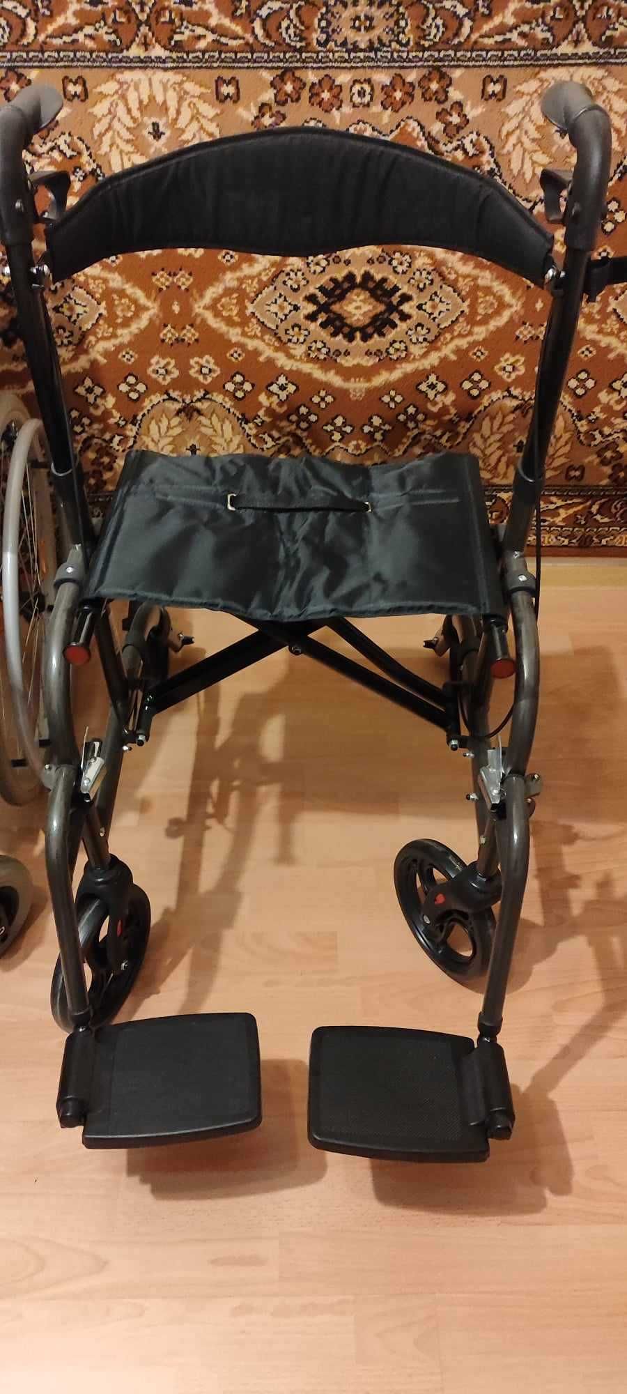 Wózek inwalidzki transportowy