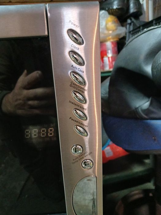 Продам микроволновку нову