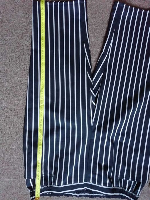 Продам жіночі короткі штани в полоску/кюлоти р. 54-56