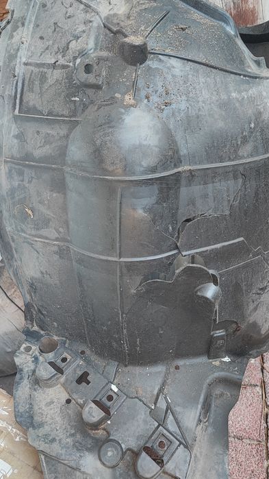 Підкрилок передній правий nissan leaf 2017-2022 рік