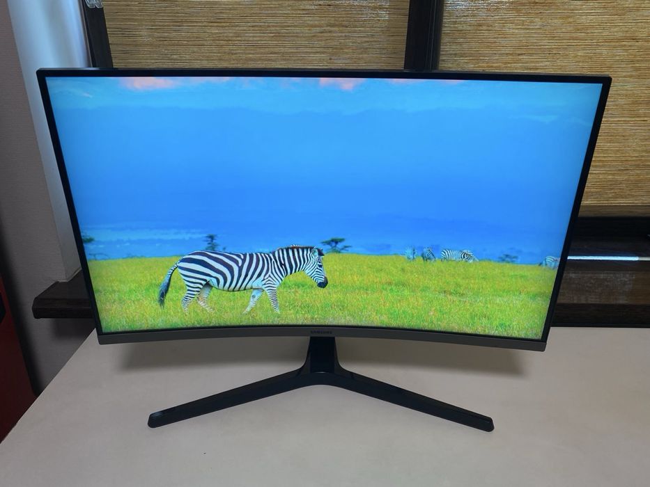 Samsung 27" curved monitor C27R500FH