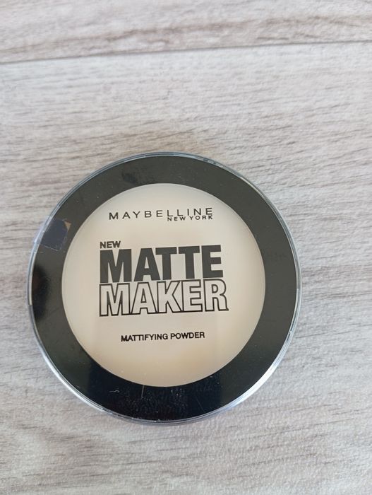 Puder matujacy Mabelline