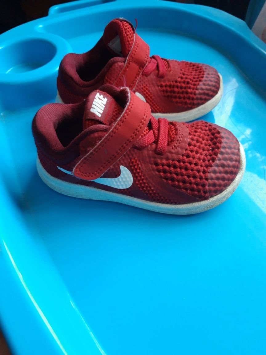 Buty Nike dla dziewczynki oraz buty puma różowe