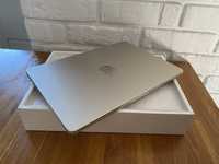 Macbook Air M2, 13,6”, 16GB RAM / 256 GB