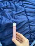 Maly power bank idealny do podrozy