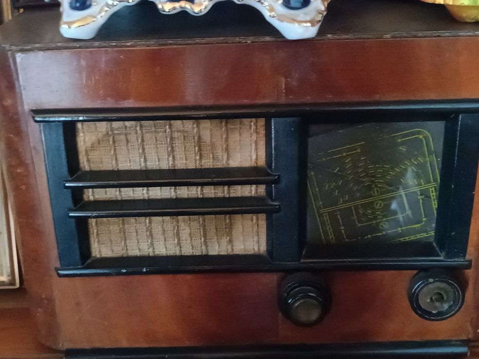 Zabytkowe radio lampowe Pionier U2 ok. 1950