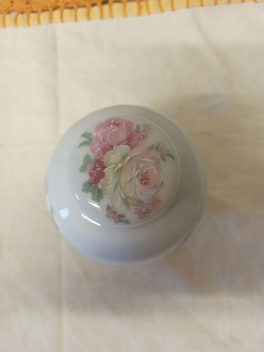 Pote pequeno  de porcelana de Portugal