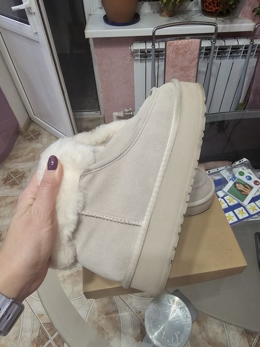 Продаю жіночі уггі