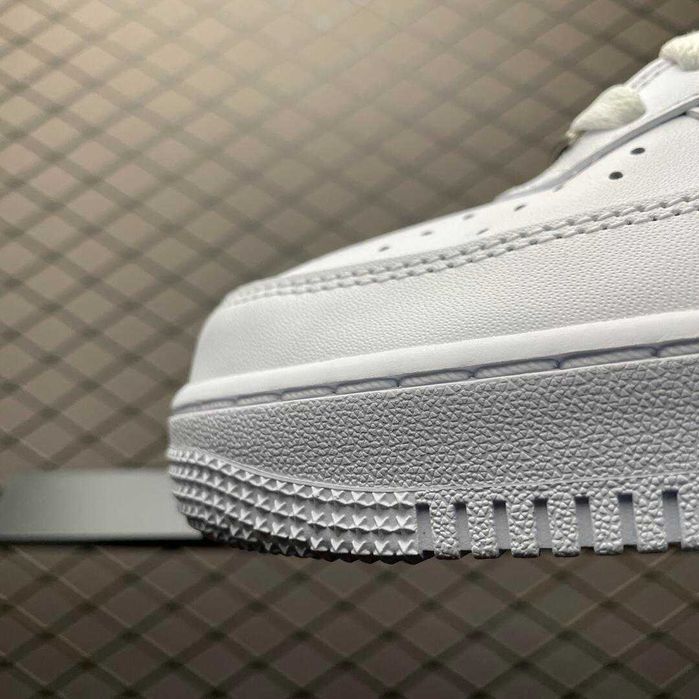 Buty meskie Mokasyny Nike Air Force 1 Low '07 White R.42
