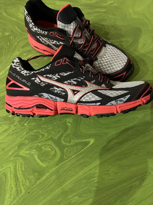 Mizuno кросівки 42,5