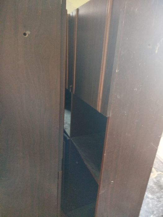 Віддамо безкоштовно старі меблі.