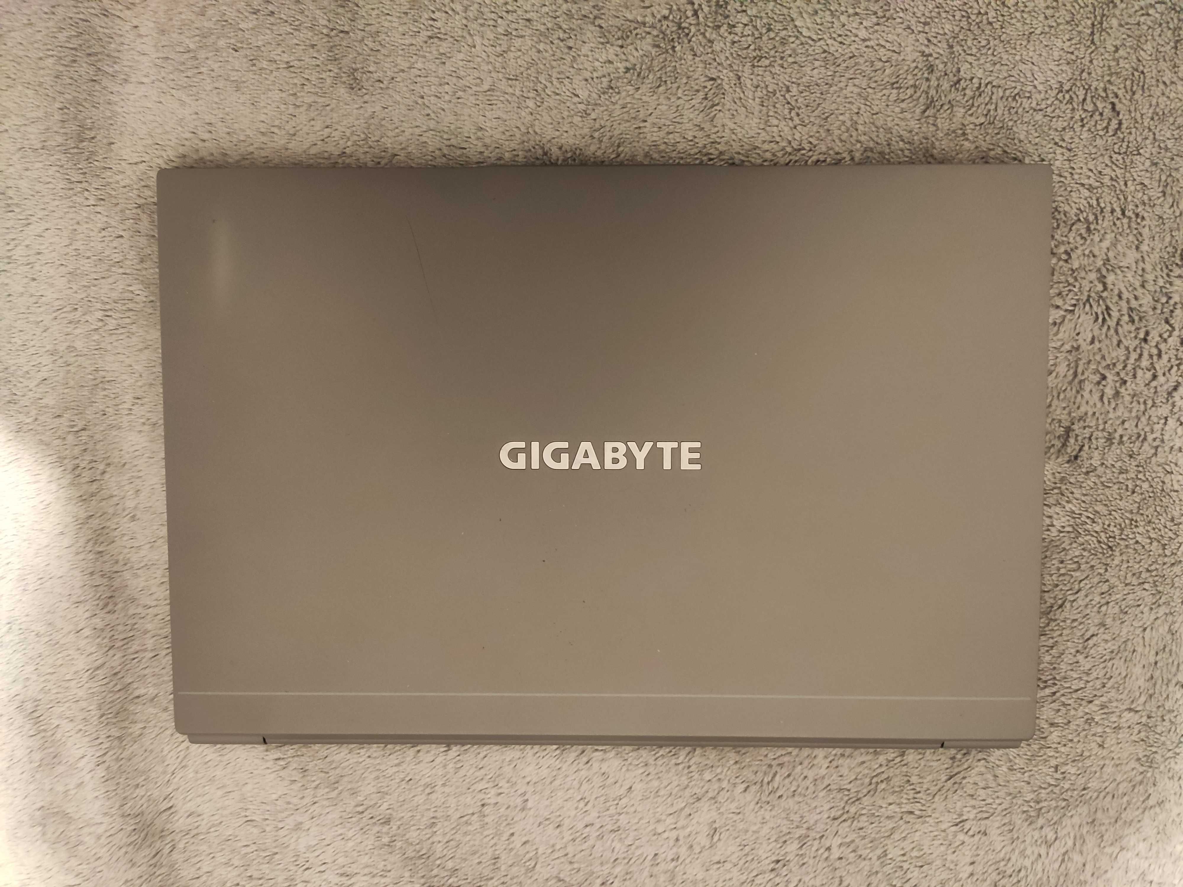 Laptop Gigabyte U4 i5-1155G7/16GB 900 gram