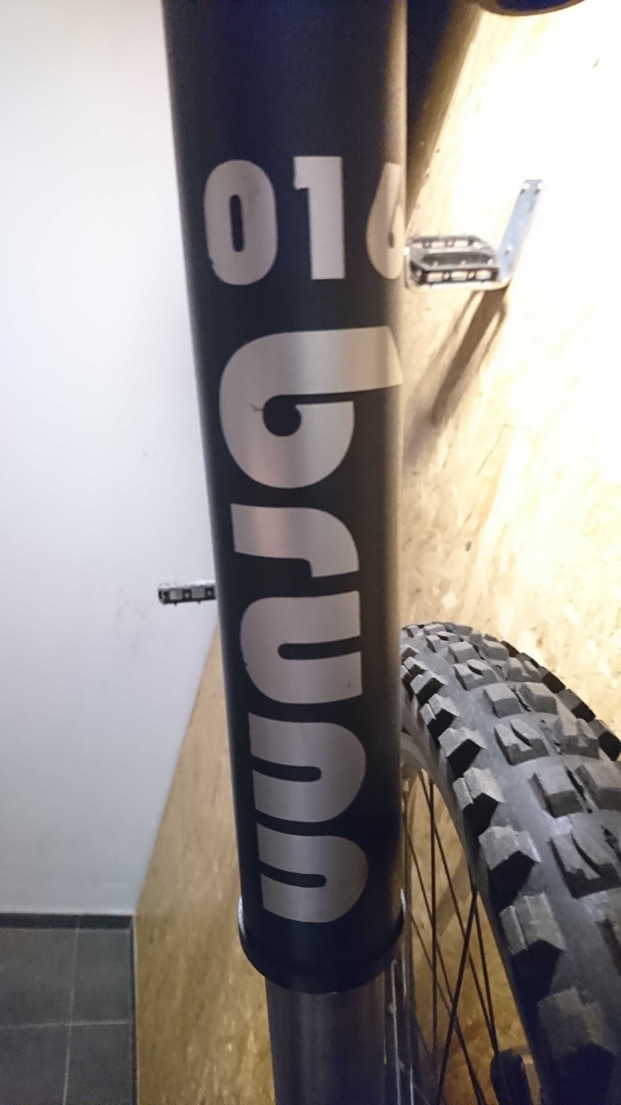 Santa Cruz Bullit - XTR, Full DH, Magura, Easton, Brunn, 5th Element,