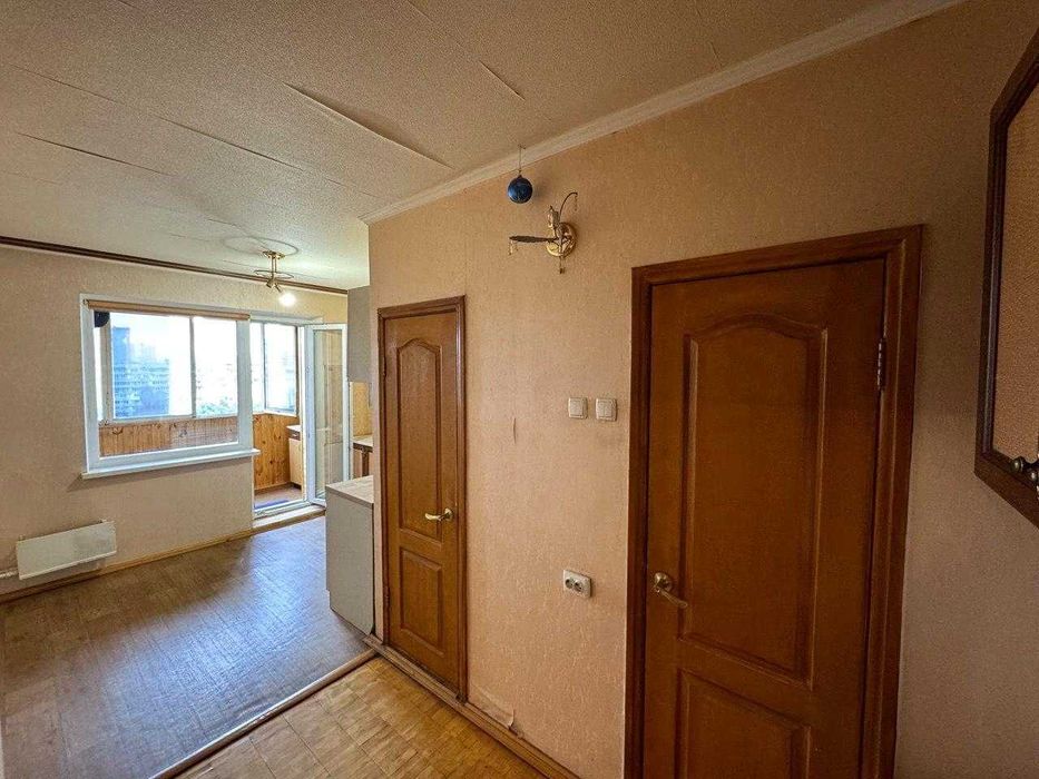 Продам 2 к вул Червоної Калини 22  Троещина