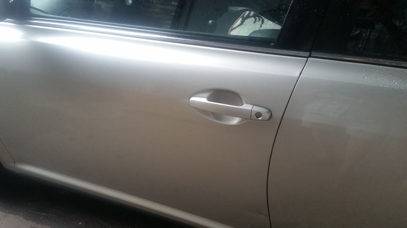 Drzwi kierowcy Toyta Avensis T 25
