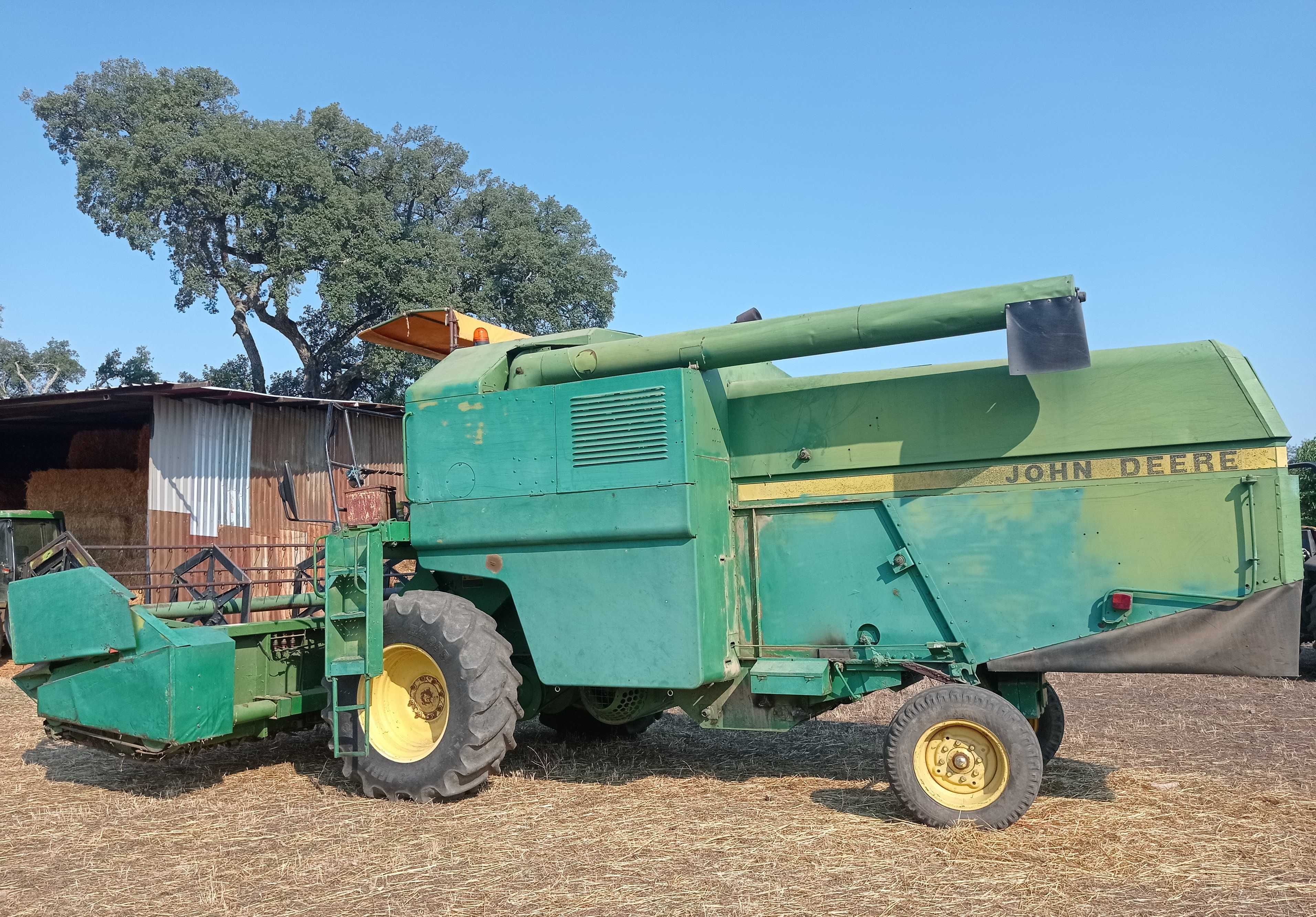 Ceifeira debulhadora John Deere 1157