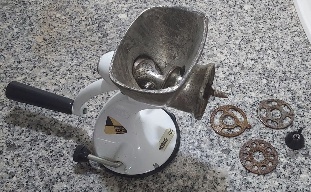 MOINHO ANTIGO E RARÍSSIMO PARA PICAR CARNE OU OUTRO.Casa,Colecção,Etc.