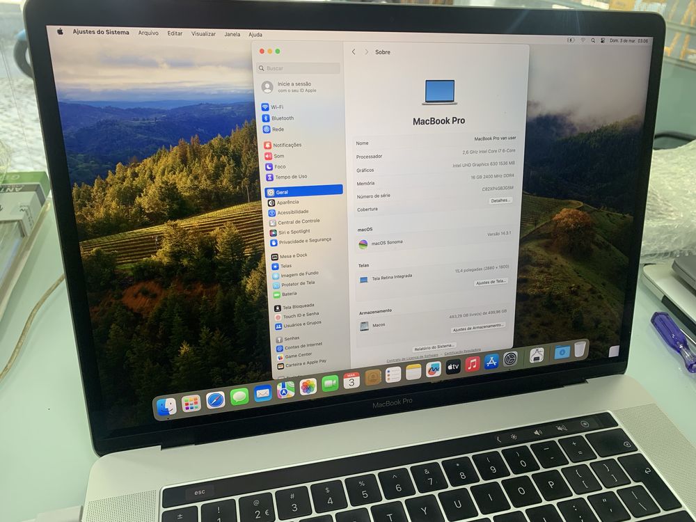 Macbook Pro 15 2018 i7 16GB RAM 500GB SSD