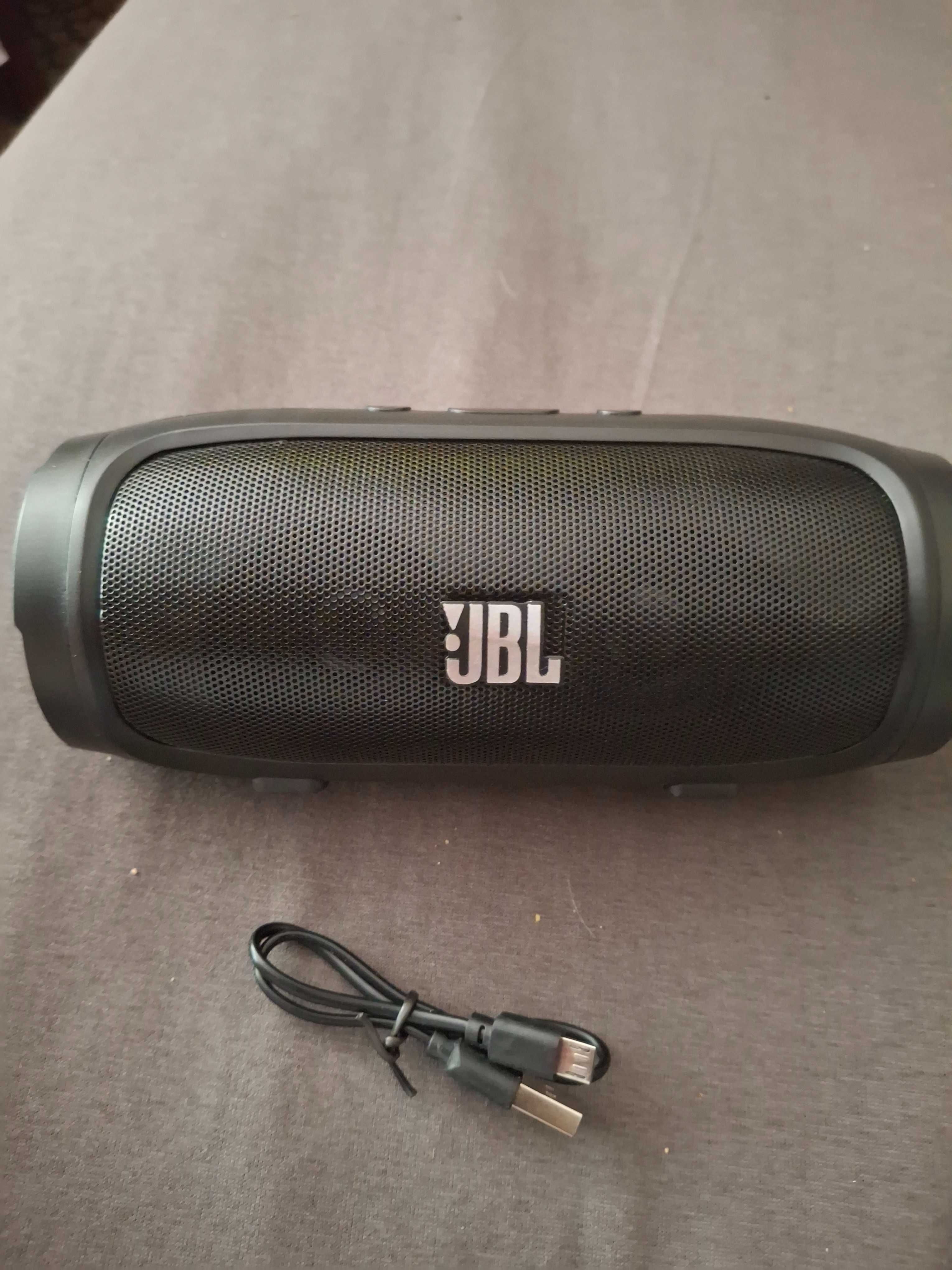 Głośnik turystyczny bluetooth z radiem
