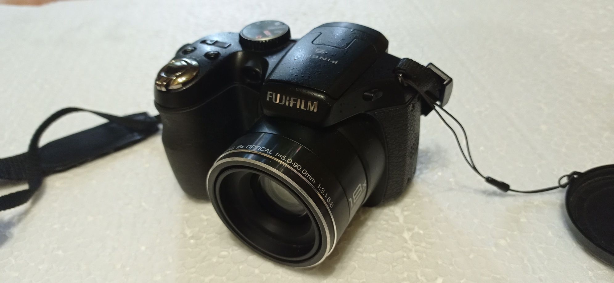 Цифровая фотокамера Fuji Film Fine Pix s2950.Чехол.