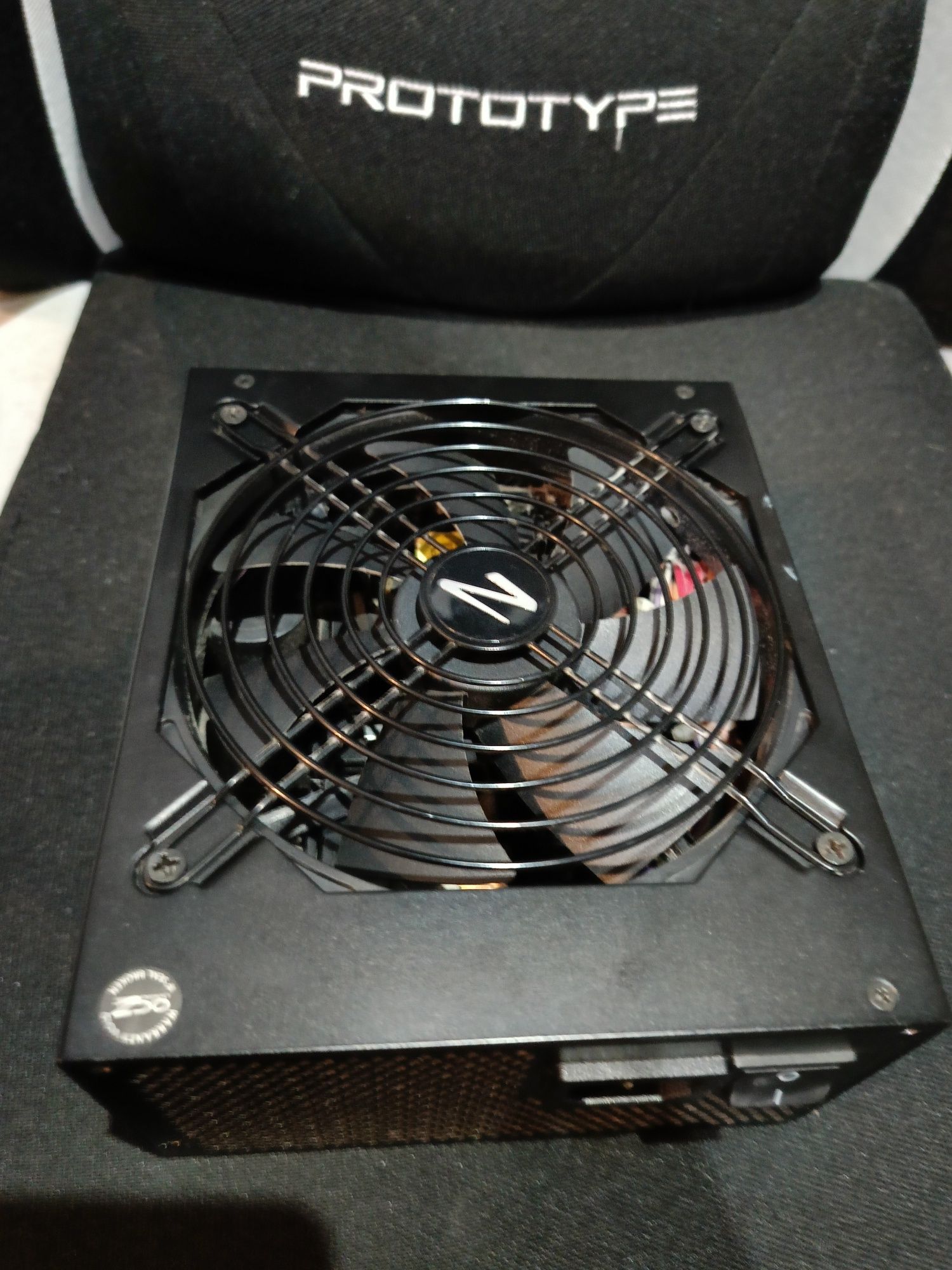 Zasilacz ZT Series 650W + okablowanie