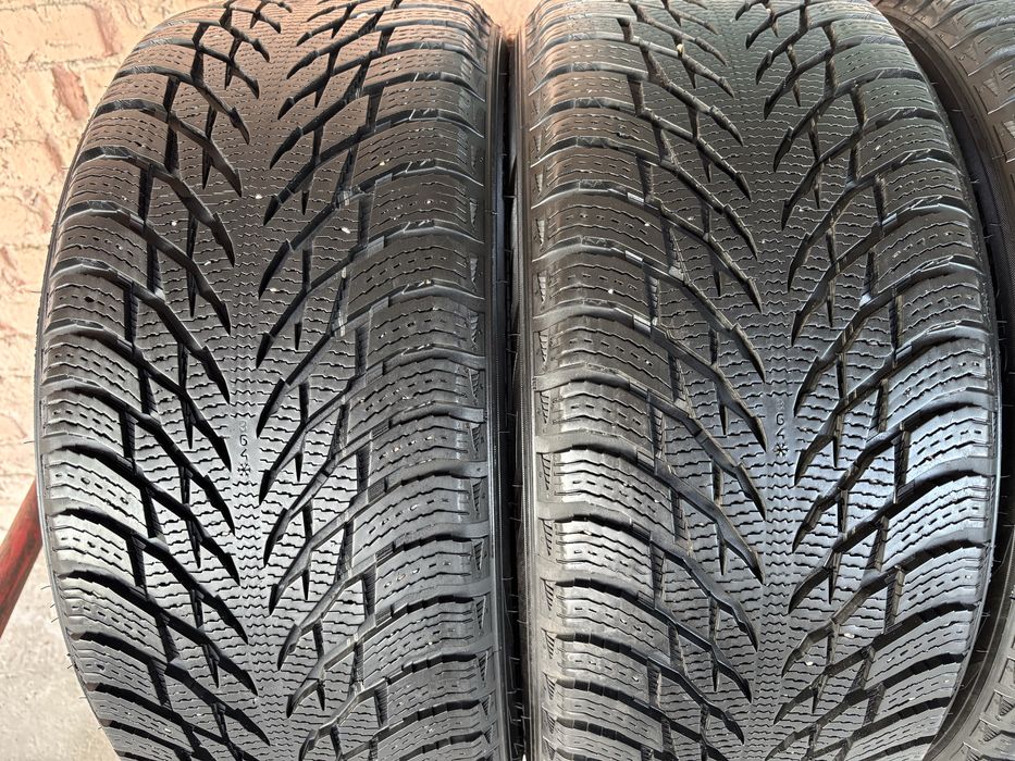 Комплект зимових шин 245/45R19 Nokian