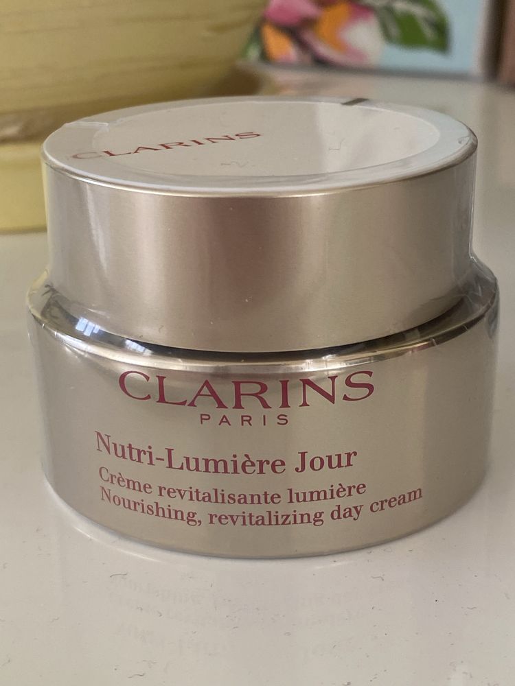 крем для обличчя Clarins Nutri-Lumiеre Day Cream