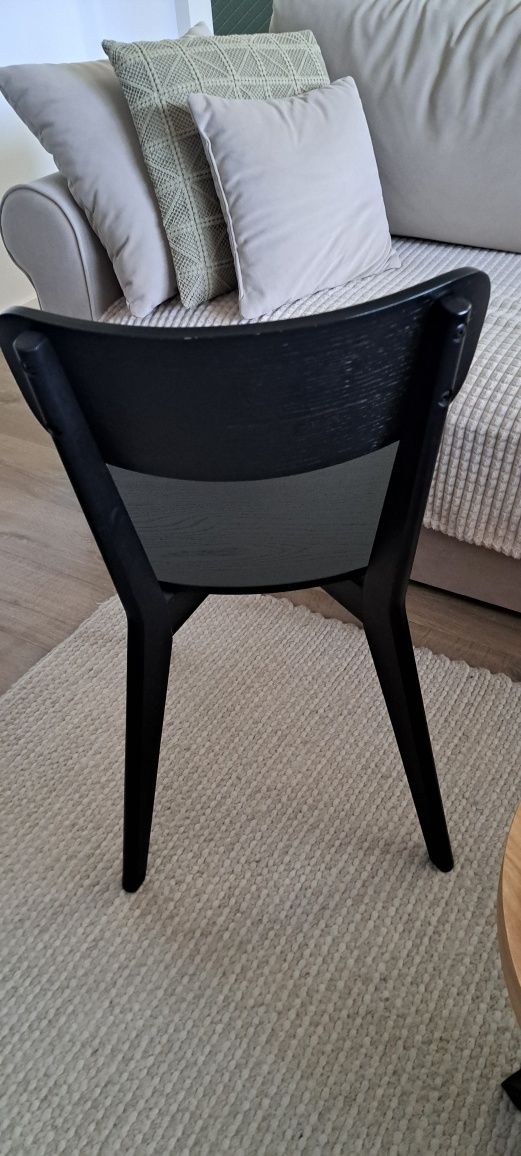 Krzesła czarne z Ikea