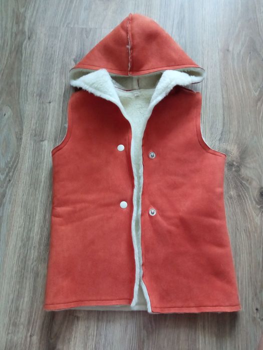 Жилетка на дівчинку з натуральної овчини