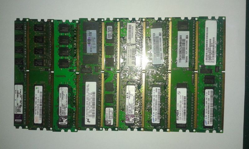 DDR 2 1 giga vendo e compro material informatico