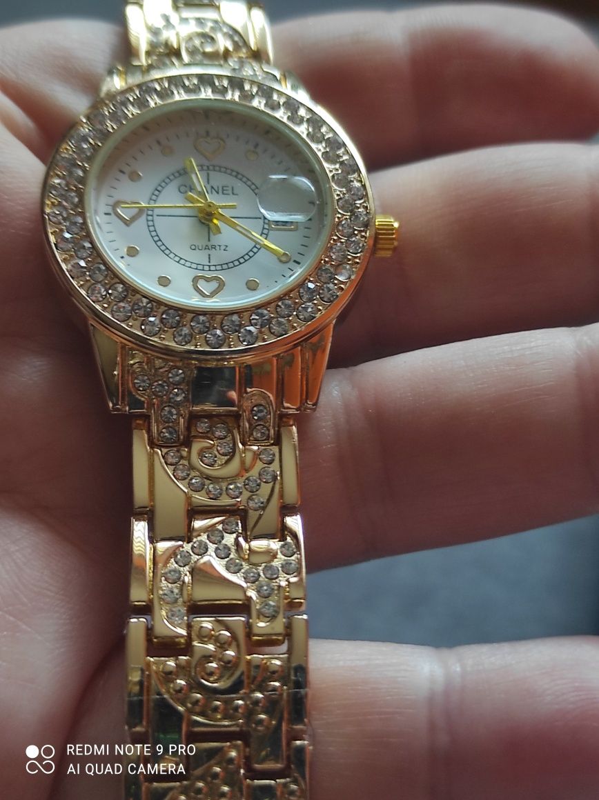 Śliczny zegarek biżuteryjny