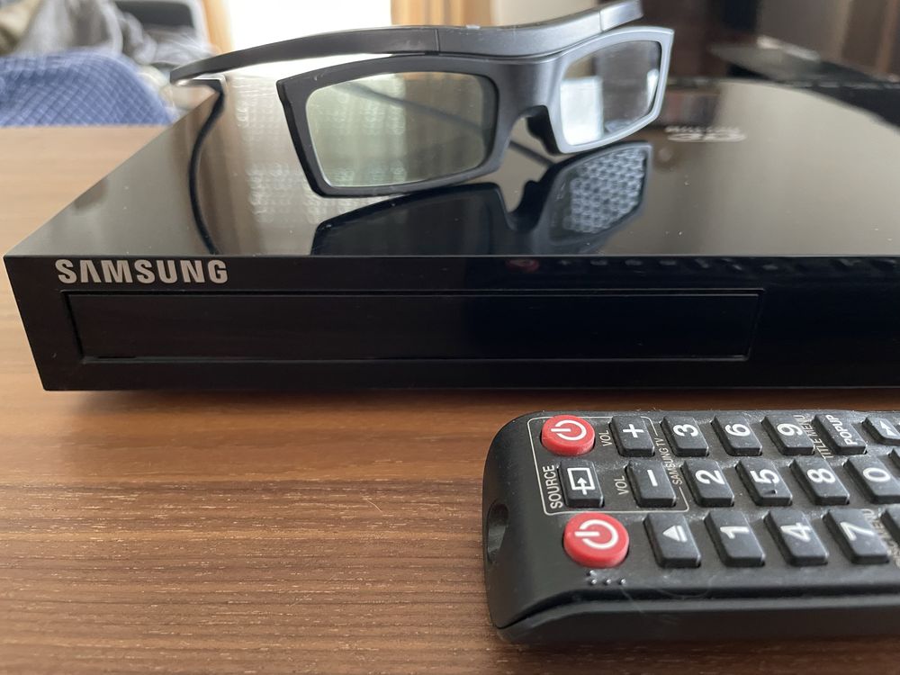 Leitor blu-ray Samsung 3D + 4 óculos 3D Samsung