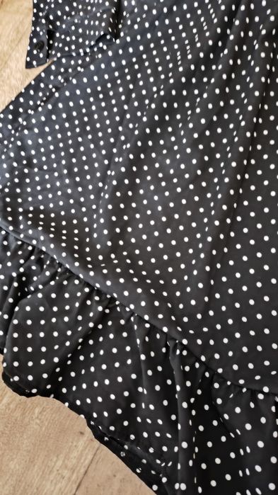 Нове чорне плаття в горошок