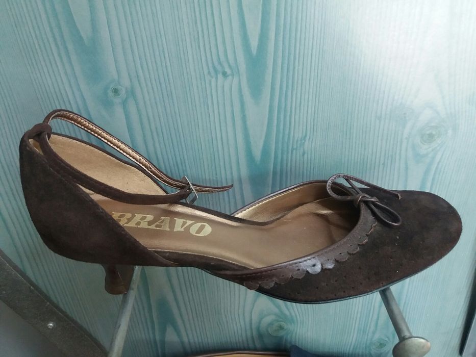 Czółenka kaczuszki brązowe zamsz 36  39 niski obcas skóra wokół kostki