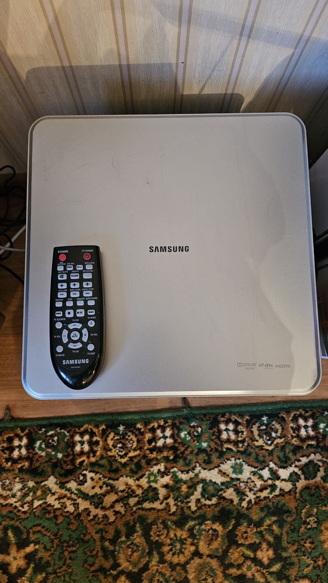 Продам саундбар Samsung HW-E551