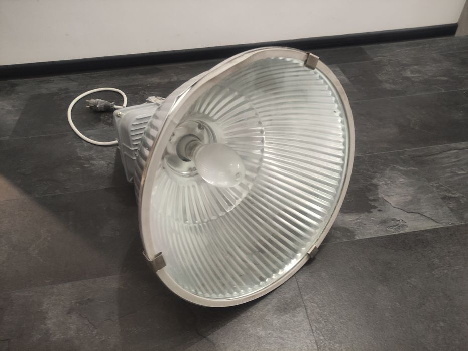 Duża przemyslowa lampa loft