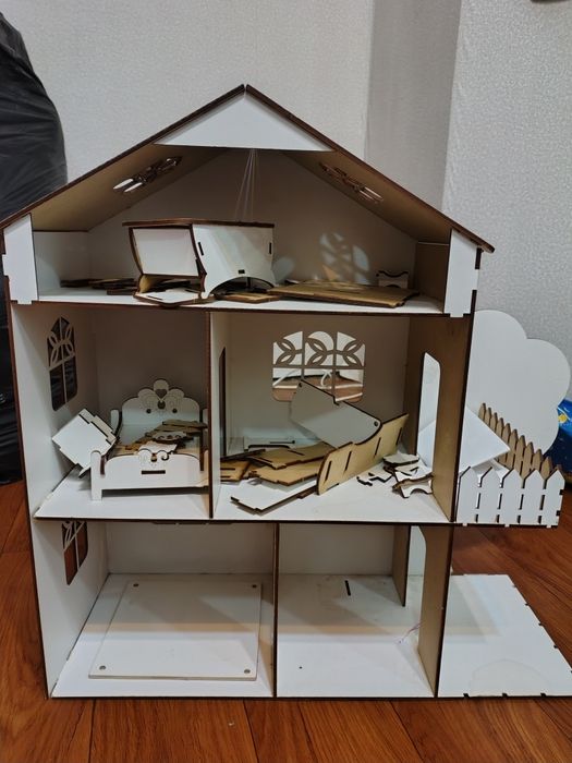 Ляльковий будинок та меблі