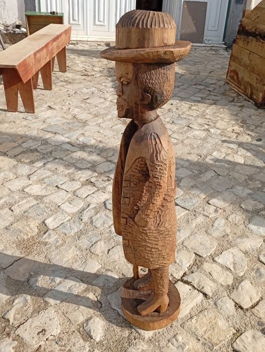 Escultura em madeira