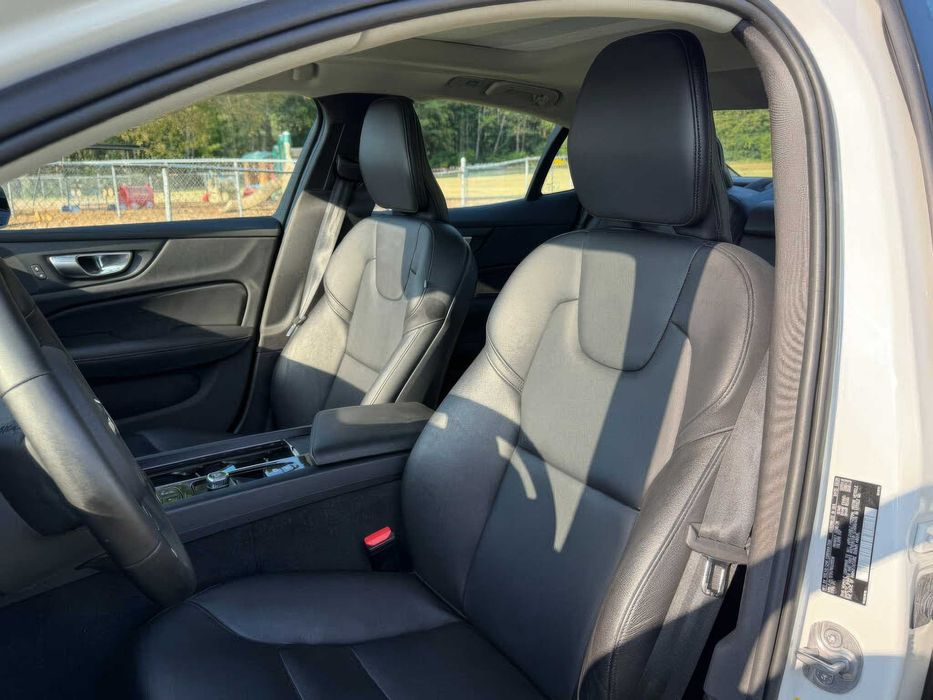 Volvo S60 B5 Core Dark Theme      2024