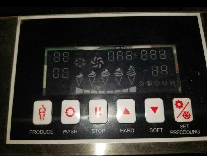 NOVA Máquina de Gelado soft 3 sabores e + 1 sabor 2600 € = 2 maquinas