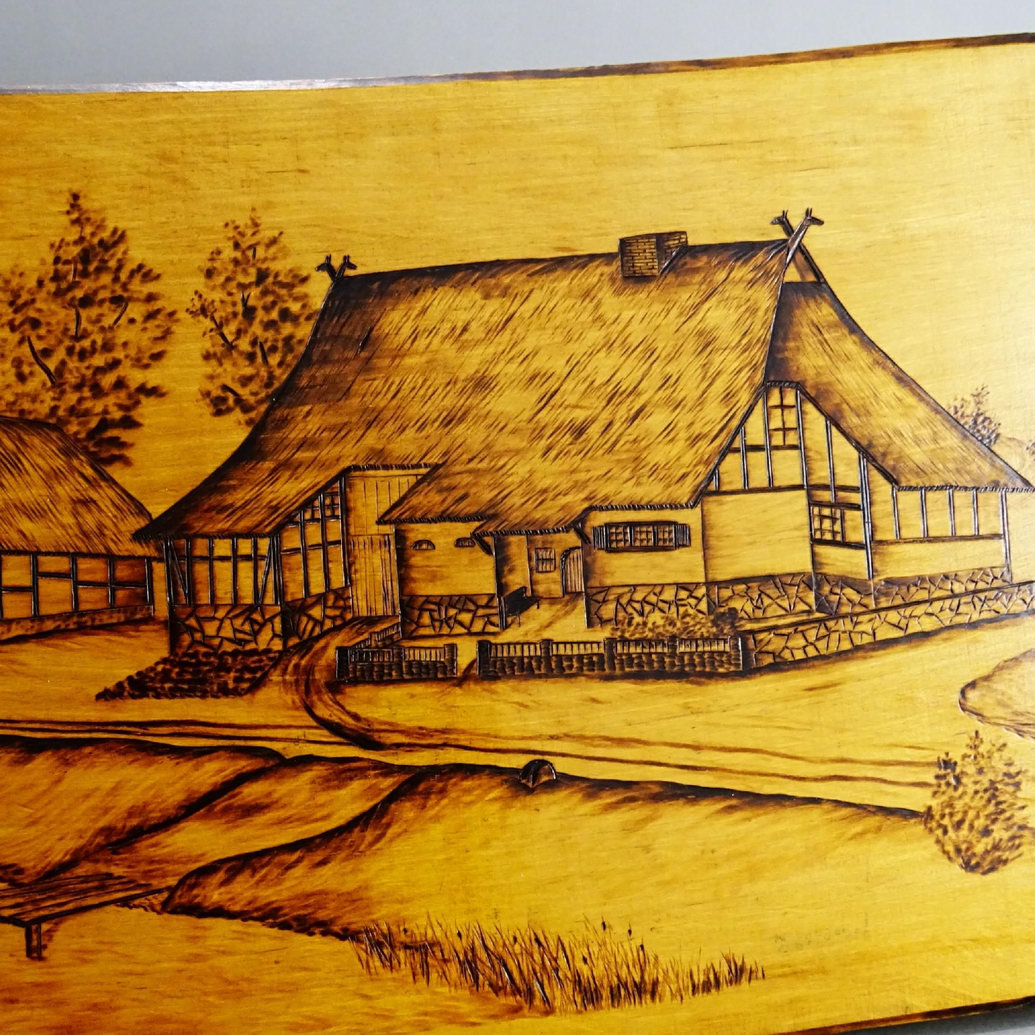 piękny stary obrazek w drewnie pirografia wiejskie zabudowania