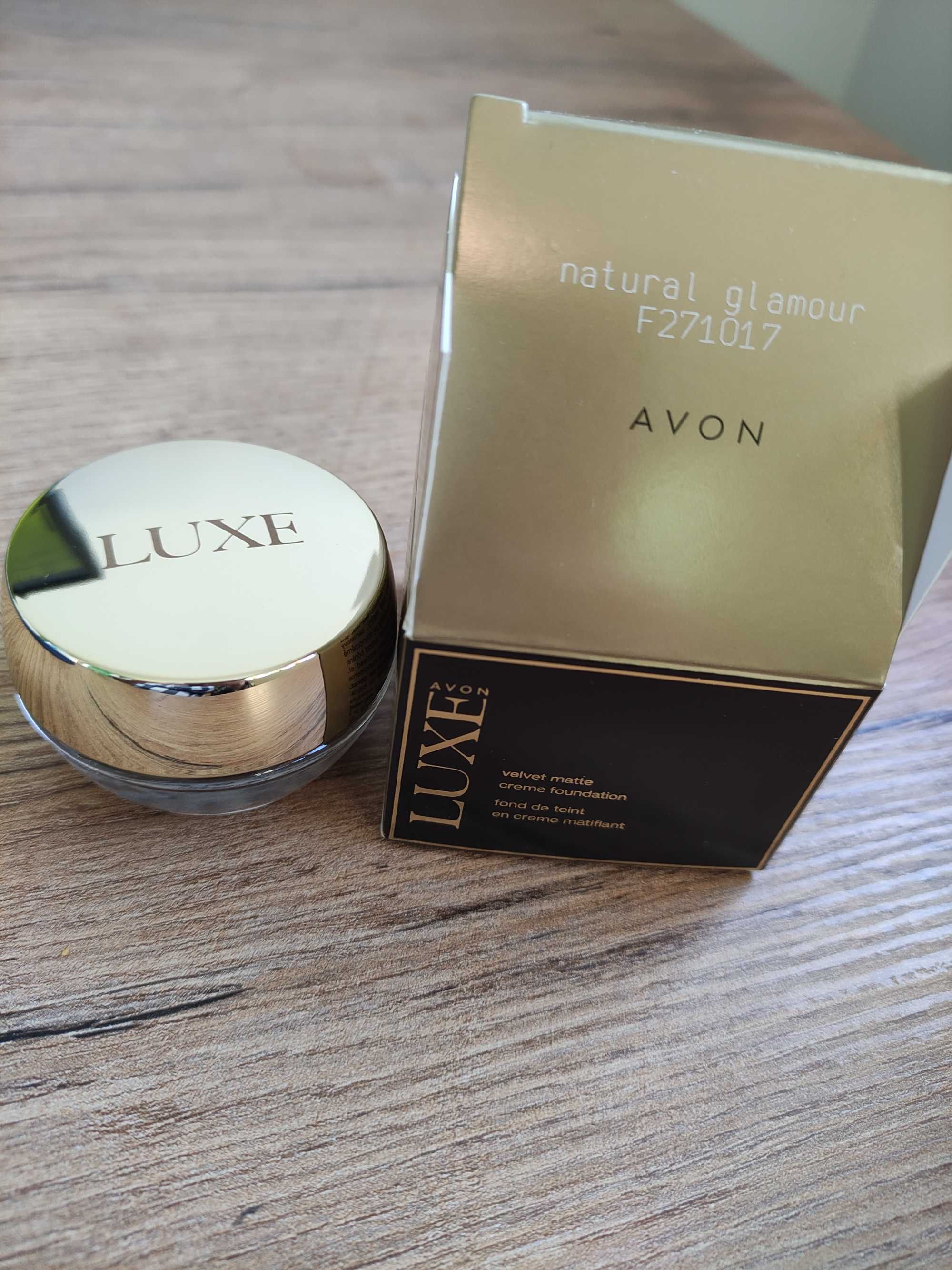 Avon luxe matujący podkład w musie natural Glamour