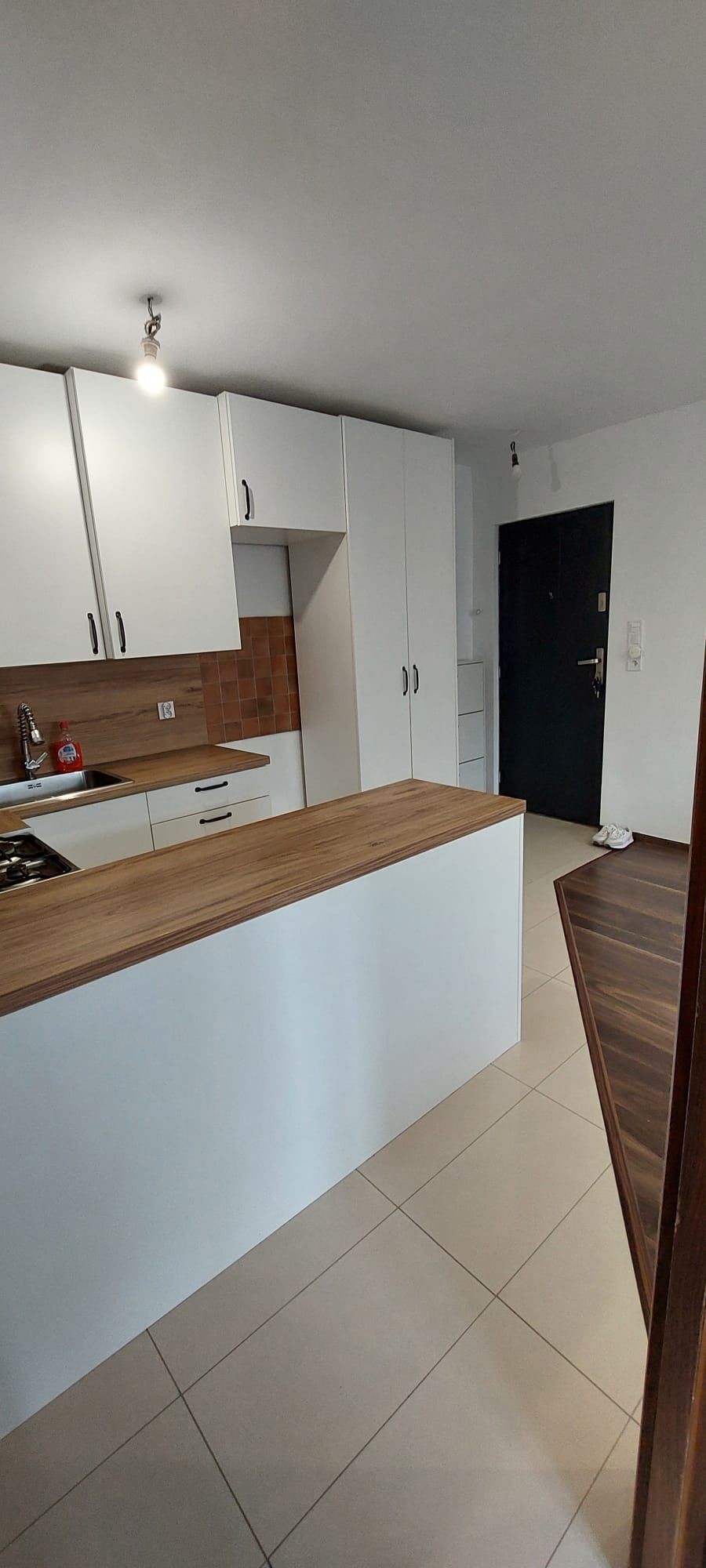 Wynajmę mieszkanie 35m2.Salon z aneksem, pokój, łazienka,zabud. balkon