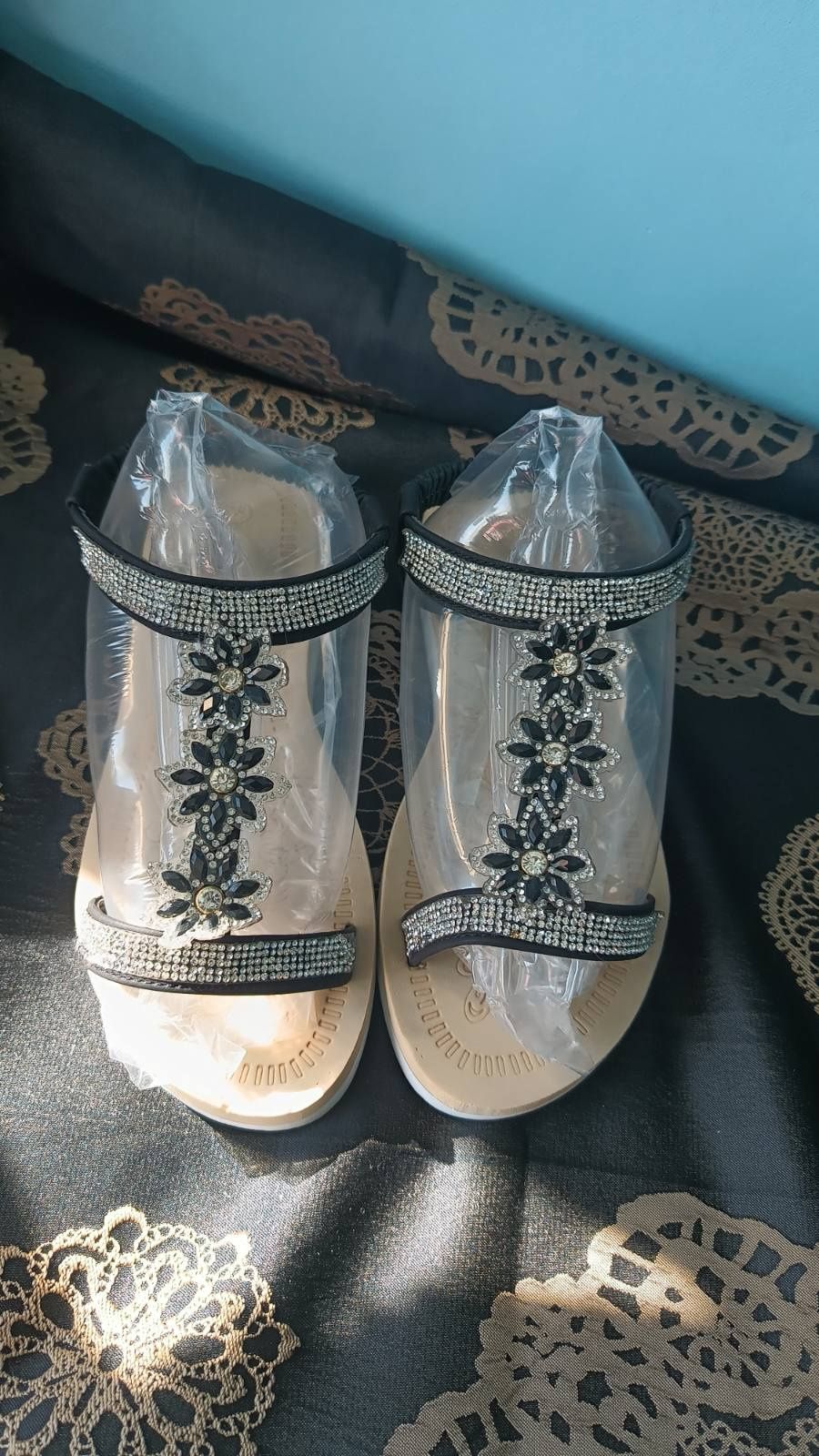 Piękne damskie sandałki z gumką Black r.38