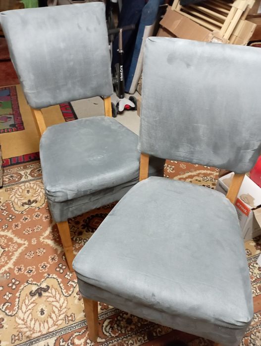 Krzesła dwie sztuki zamszowe przywiezione z Holandii